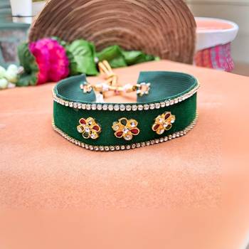 Adjustable size velvet green kunden stud  kanthi 2