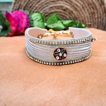 Adjustable size velvet white kunden stud  kanthi 2