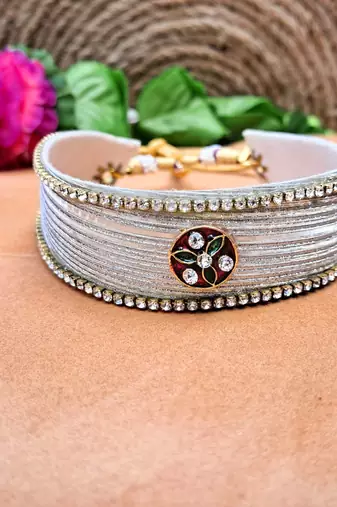 Adjustable size velvet white kunden stud  kanthi