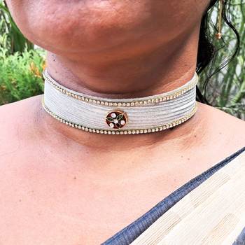 Adjustable size velvet white kunden stud  kanthi 3