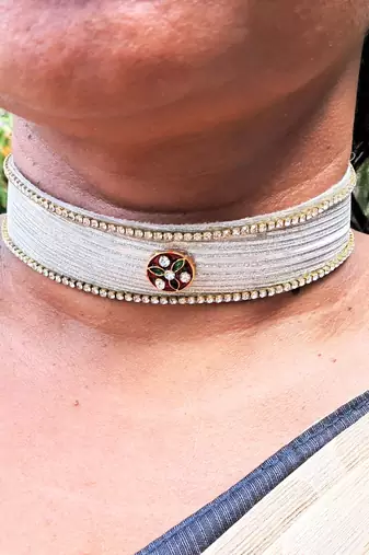 Adjustable size velvet white kunden stud  kanthi
