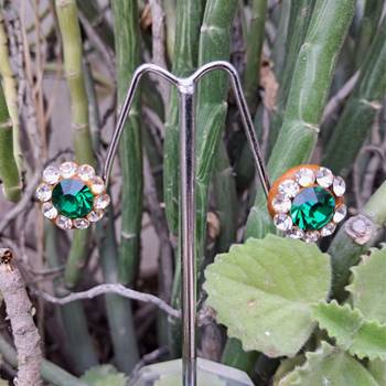 Size 1/2 inch  lakh golden stone stud tops 1
