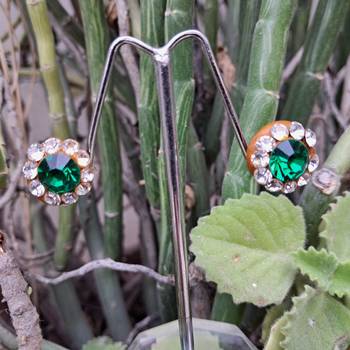 Size 1/2 inch  lakh golden stone stud tops 2