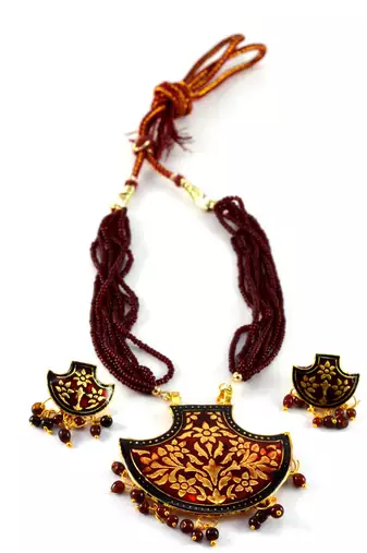 Free size brass golden stone stud pendants set