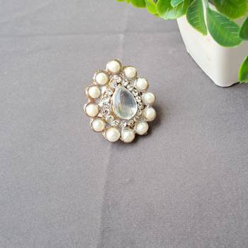 Free size brass white moti stud ring 2