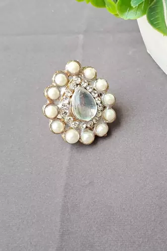 Free size brass white moti stud ring