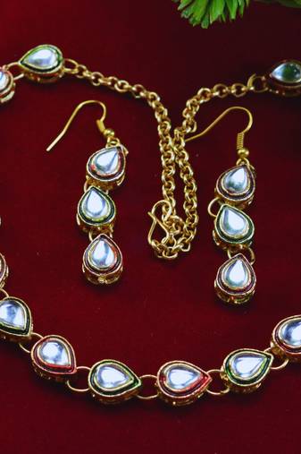 Free size brass golden stone stud necklace
