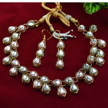 Free size brass golden stone stud necklace 1
