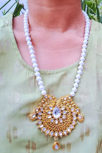 Size 20 inch brass golden kunden stud  necklace
