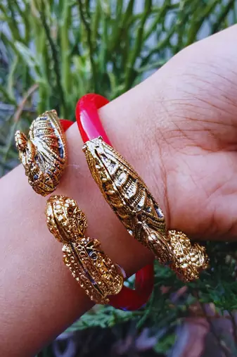 Brass material red plain bangle