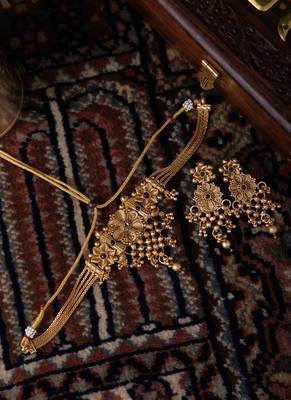 Necklace and Earring Set with Intricate Gold Design 1
