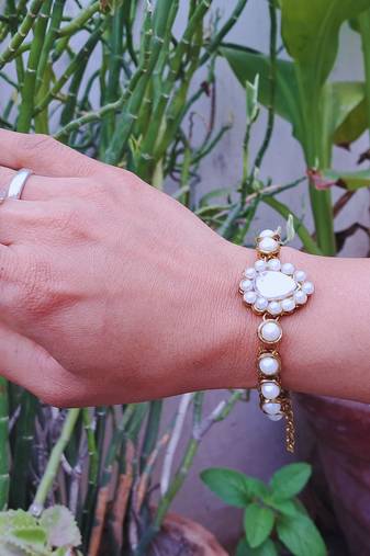Adjustable size brass golden moti stud bracelet