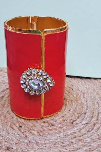 Free size brass drak pich stone stud  bracelet