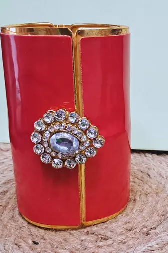 Free size brass drak pich stone stud  bracelet
