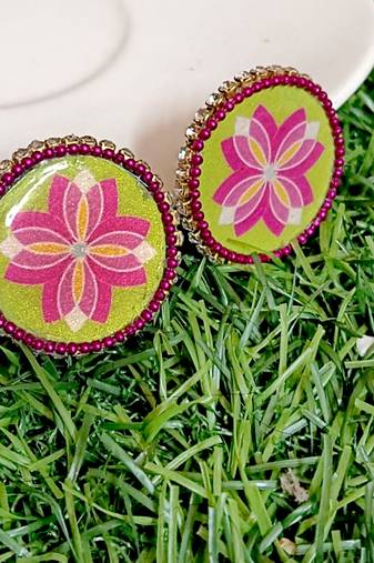 Handcrafted resin stud rs13