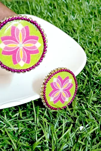Handcrafted resin stud rs13