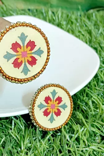 Handcrafted resin stud rs14
