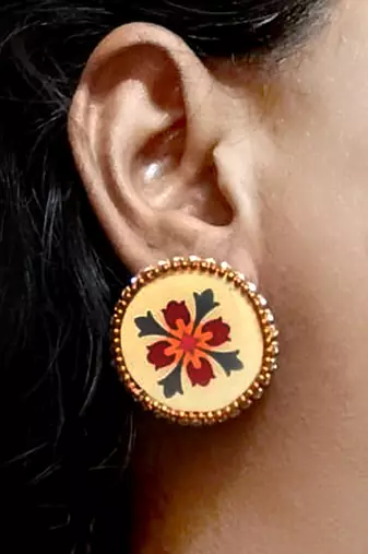 Handcrafted resin stud rs14