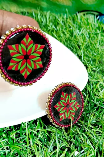 Handcrafted resin stud rs15