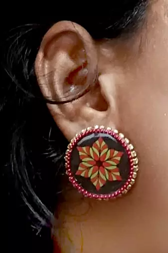 Handcrafted resin stud rs15