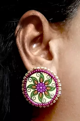 Handcrafted resin stud rs17