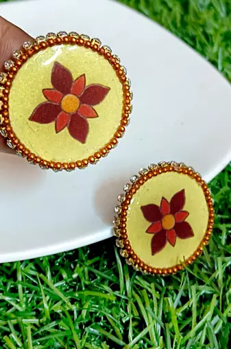 Handcrafted resin stud rs18