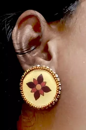 Handcrafted resin stud rs18