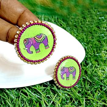 Handcrafted resin stud rs19 1