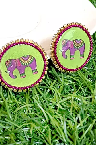 Handcrafted resin stud rs19