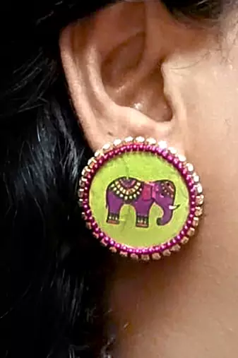 Handcrafted resin stud rs19