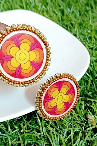 Handcrafted resin stud rs20