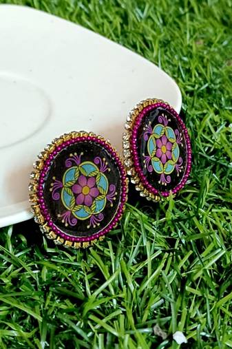 Handcrafted resin stud rs21