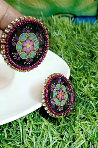 Handcrafted resin stud rs21