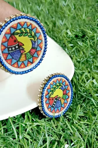 Handcrafted resin stud rs22
