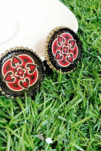 Handcrafted resin stud rs23