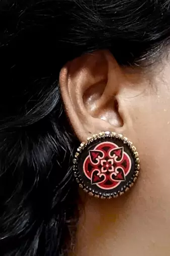 Handcrafted resin stud rs23