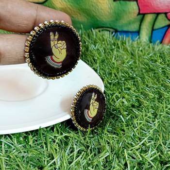Handcrafted resin stud rs25 2