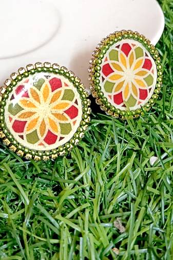 Handcrafted resin stud rs26