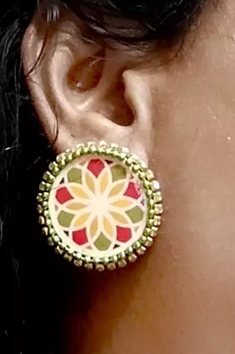 Handcrafted resin stud rs26