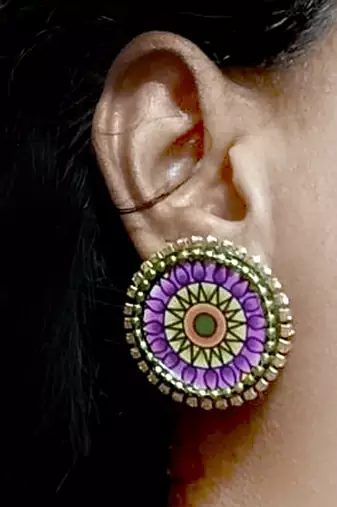 Handcrafted resin stud rs27