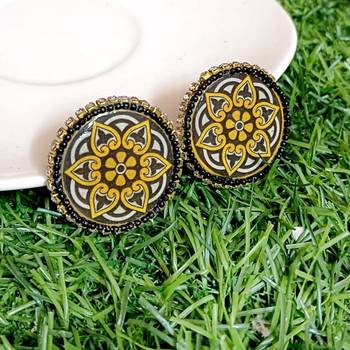 Handcrafted resin stud rs28 1