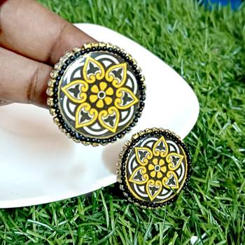 Handcrafted resin stud rs28 2