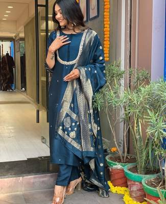 Jaipuri women silk blend kurta pant dupatta set 4