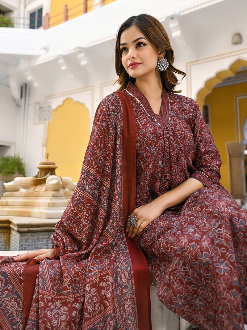 women maroon rayon blend floral printed straight kurta trousers with dupatta