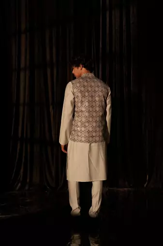 Grey ethnic indian wedding wear kurta payjama with nehru jacket for classy looks