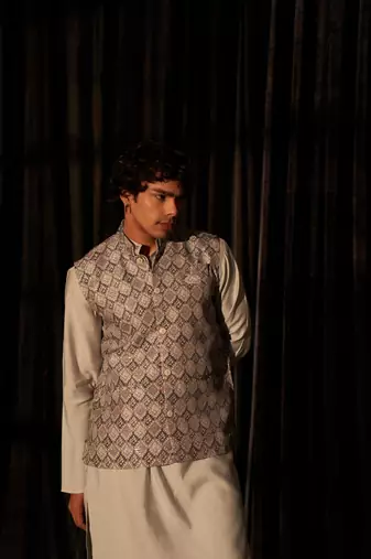 Grey ethnic indian wedding wear kurta payjama with nehru jacket for classy looks