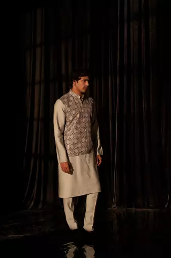 Grey ethnic indian wedding wear kurta payjama with nehru jacket for classy looks