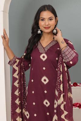 Wine women printed aline kurta pant with dupatta set 4