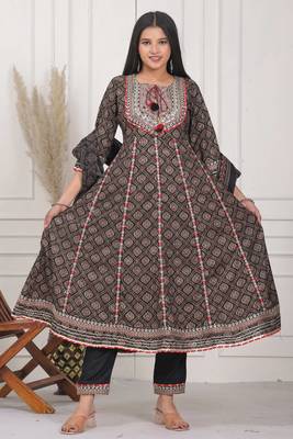 Black women embroidered gold printed anarkali kurta pant with dupatta set 4