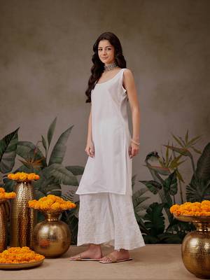 Hand Embroidered White Faux Georgette Lucknow Chikankari Kurta With Slip For Women 8